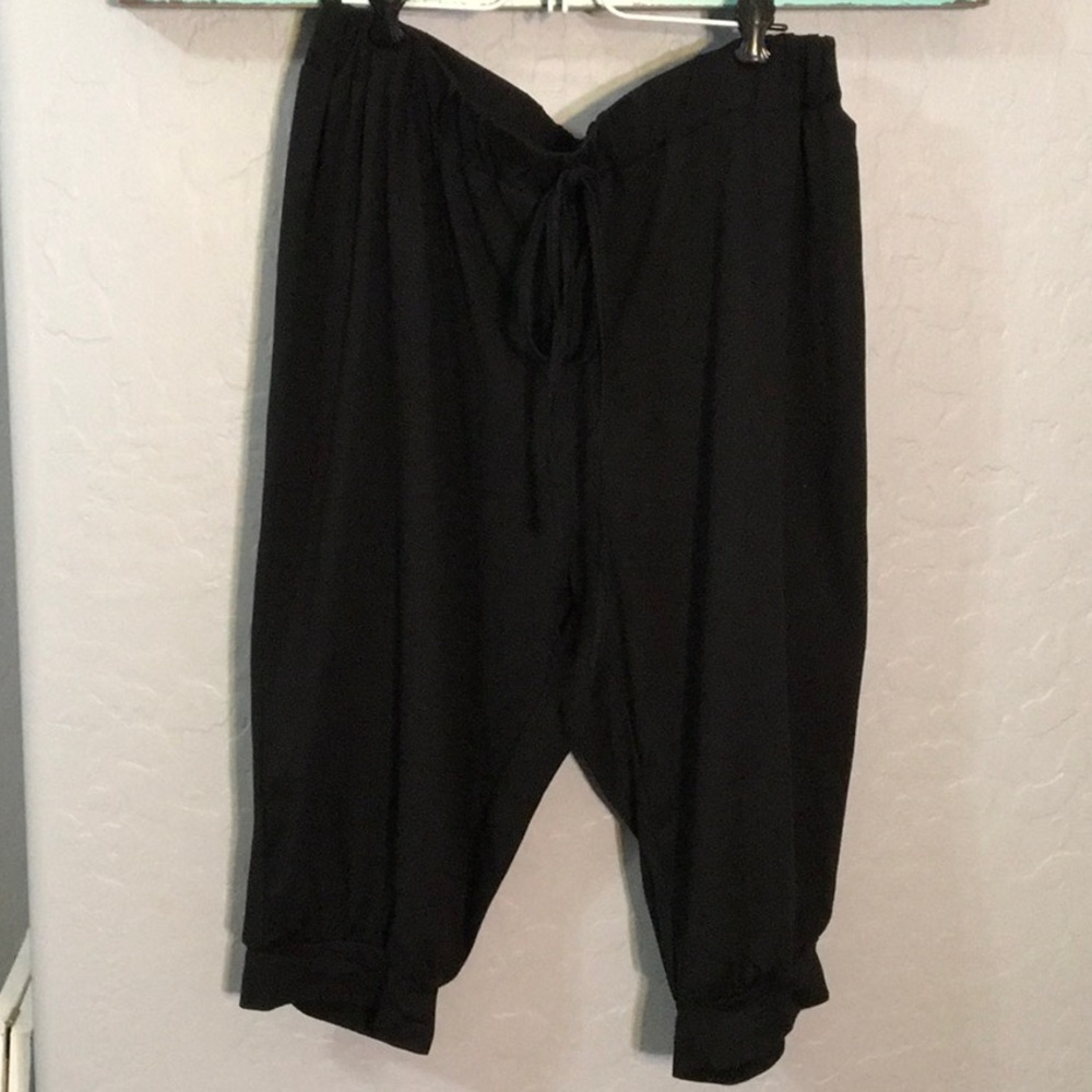 NWOT Shein 2X black Capri joggers